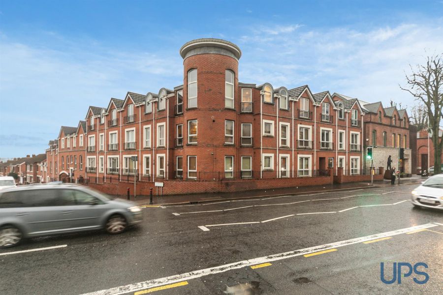 Apt 11 La Salle Court