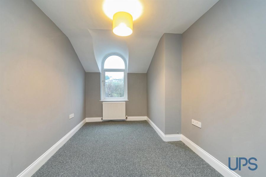 Apt 11 La Salle Court