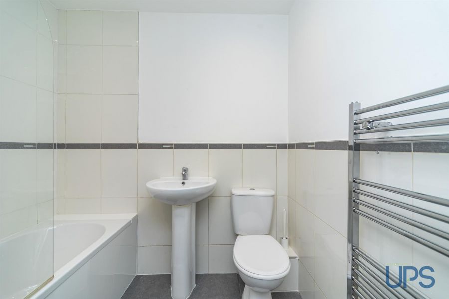 Apt 11 La Salle Court