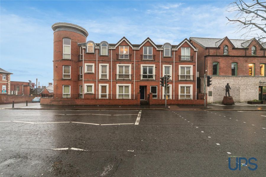 Apt 11 La Salle Court