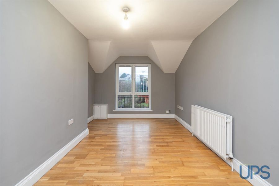 Apt 11 La Salle Court