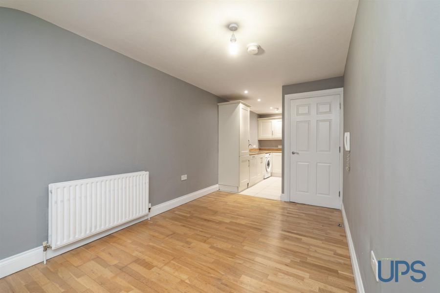 Apt 11 La Salle Court