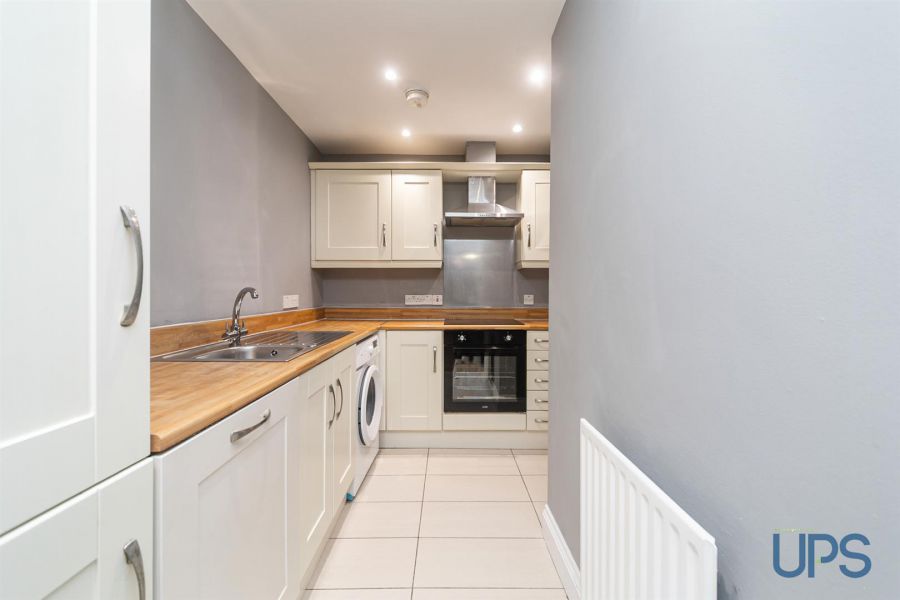 Apt 11 La Salle Court