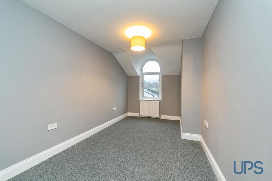 Apt 11 La Salle Court