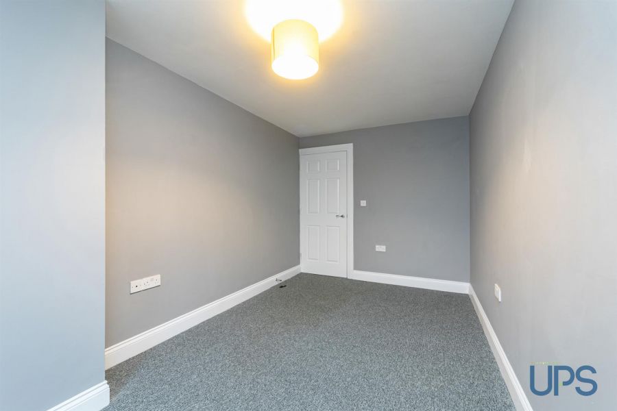 Apt 11 La Salle Court