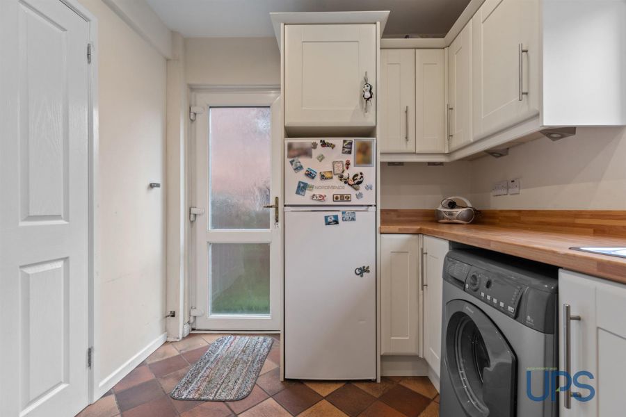 38 Andersonstown Park West