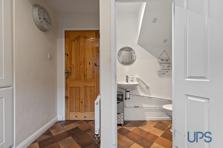 38 Andersonstown Park West