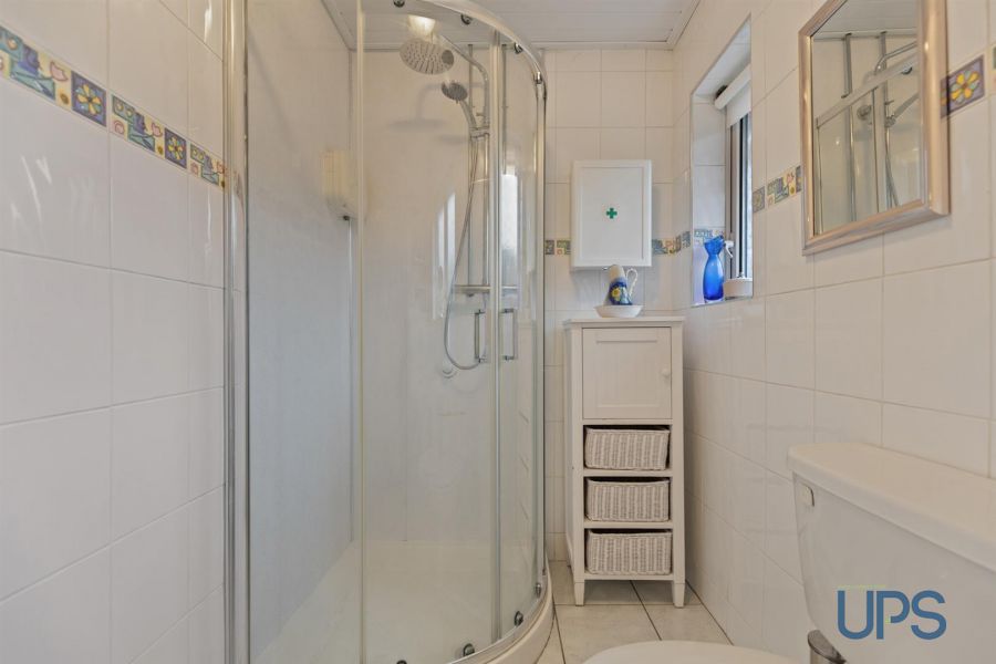 38 Andersonstown Park West