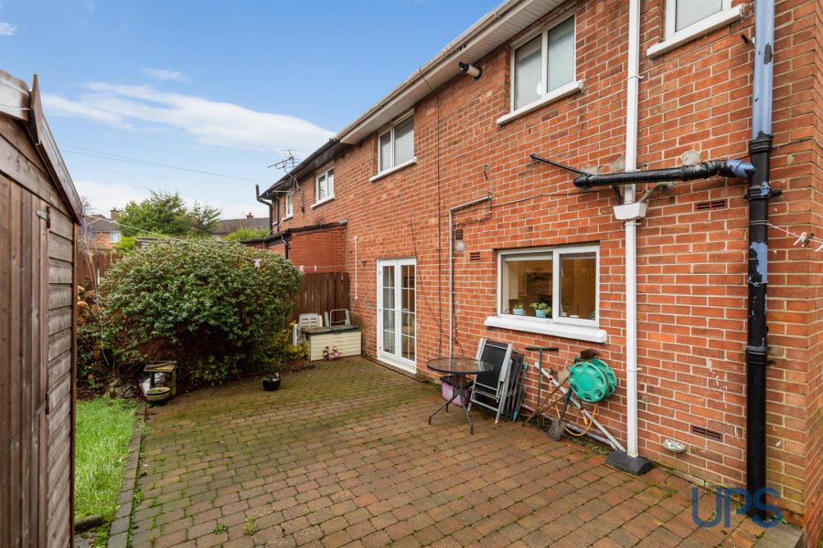 38 Andersonstown Park West