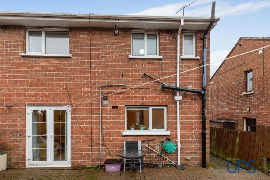 38 Andersonstown Park West