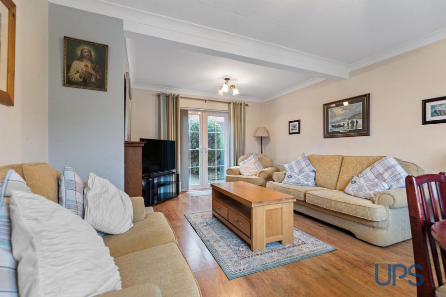 38 Andersonstown Park West