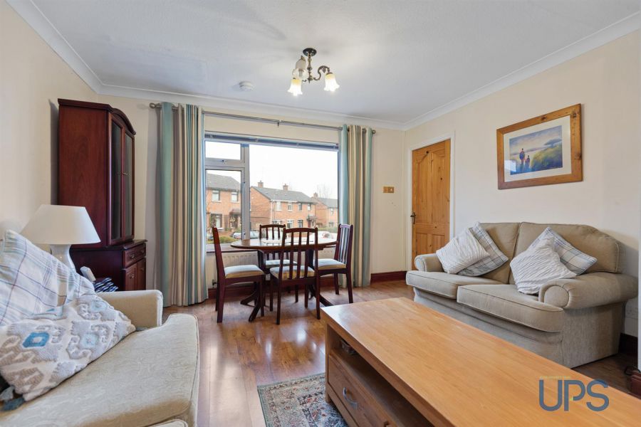 38 Andersonstown Park West