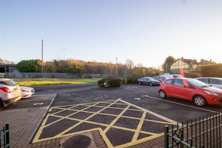 Apt 2 Castlewood Manor