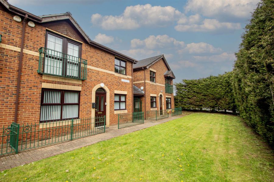 Apt 2 Castlewood Manor