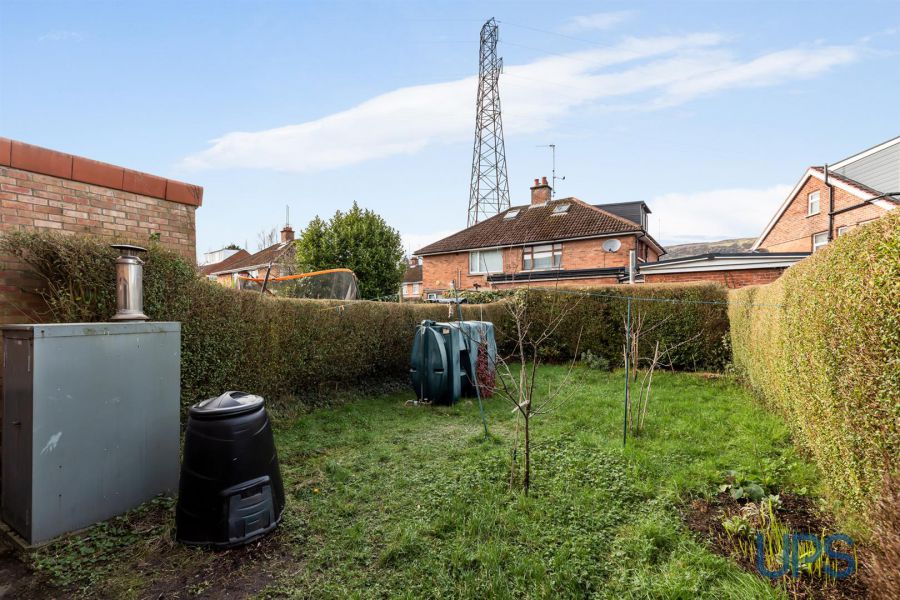 71 Riverdale Park North