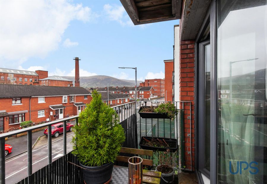 Apt 8, The Hazeltown Building 11 Clonard Street