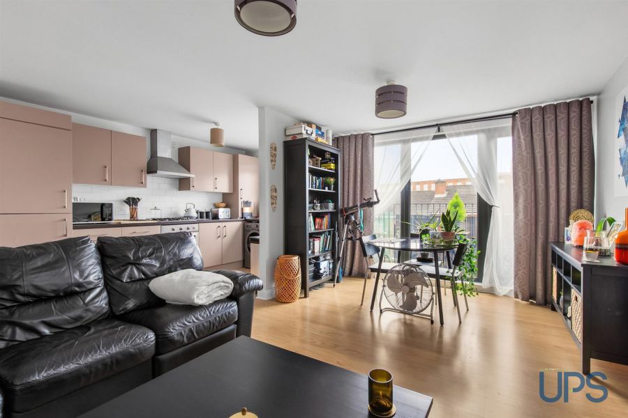 Apt 8, The Hazeltown Building 11 Clonard Street