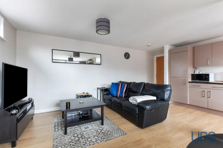 Apt 8, The Hazeltown Building 11 Clonard Street