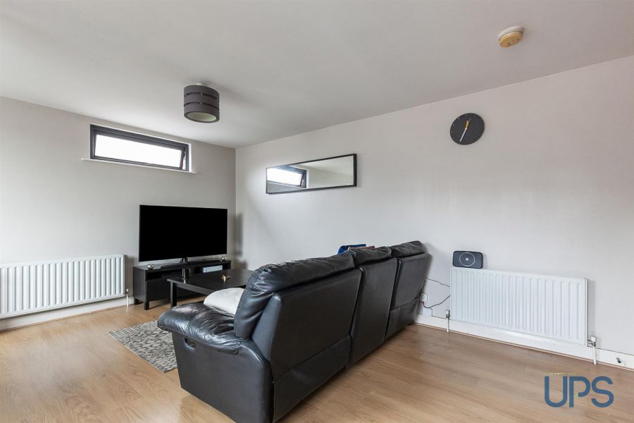 Apt 8, The Hazeltown Building 11 Clonard Street