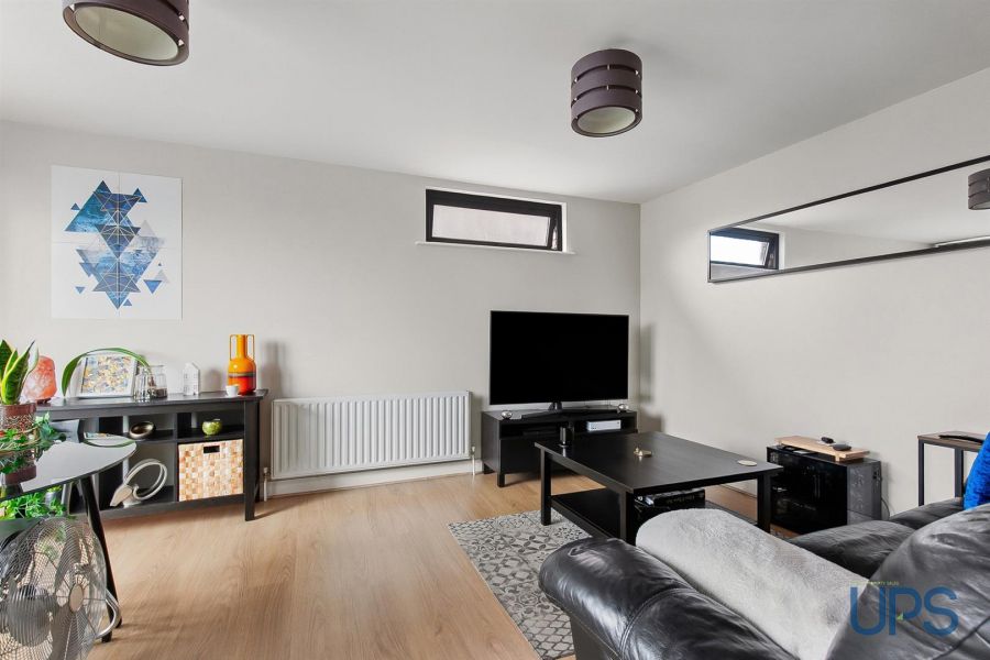 Apt 8, The Hazeltown Building 11 Clonard Street