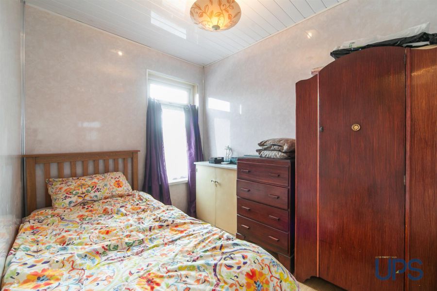 38 St. James's Crescent