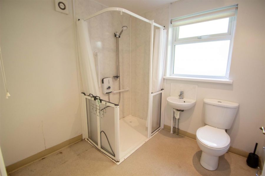 5 Riverdale Park West