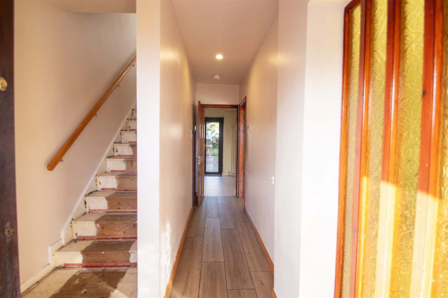 5 Riverdale Park West