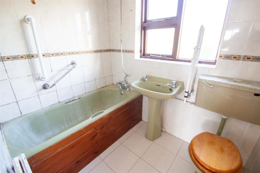 5 Riverdale Park West