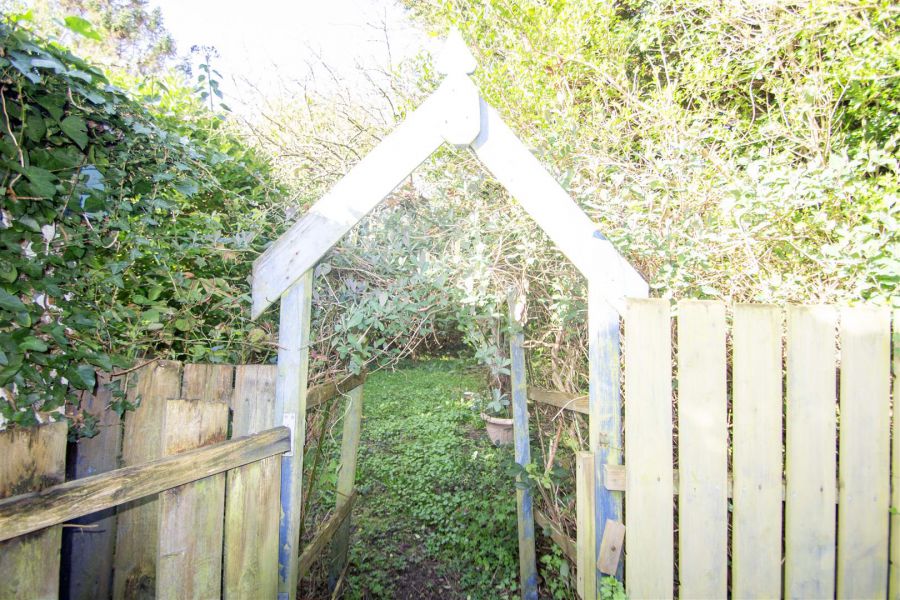 5 Riverdale Park West