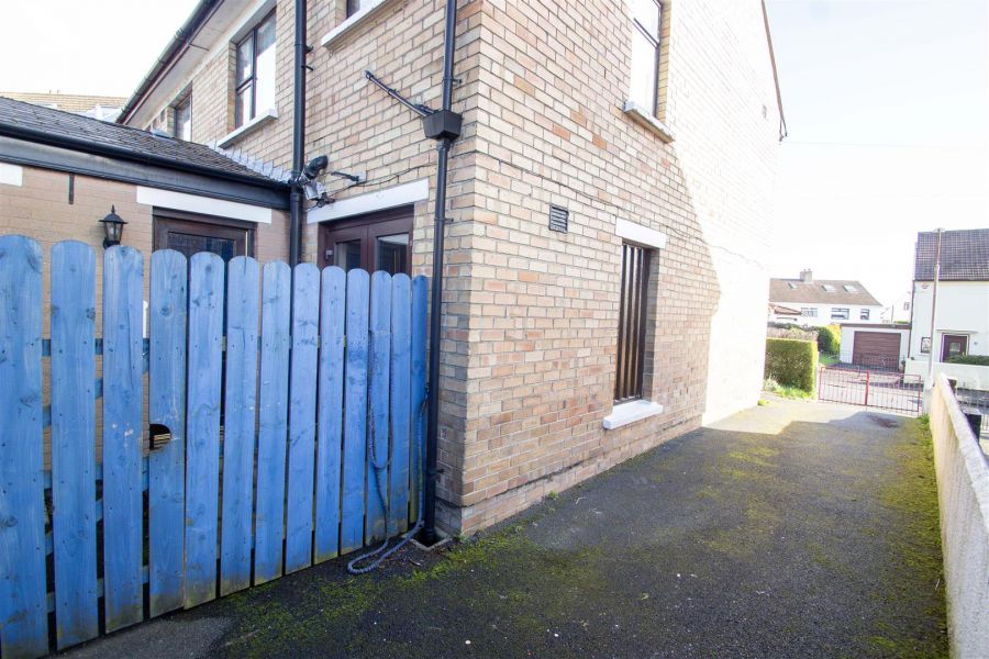 5 Riverdale Park West