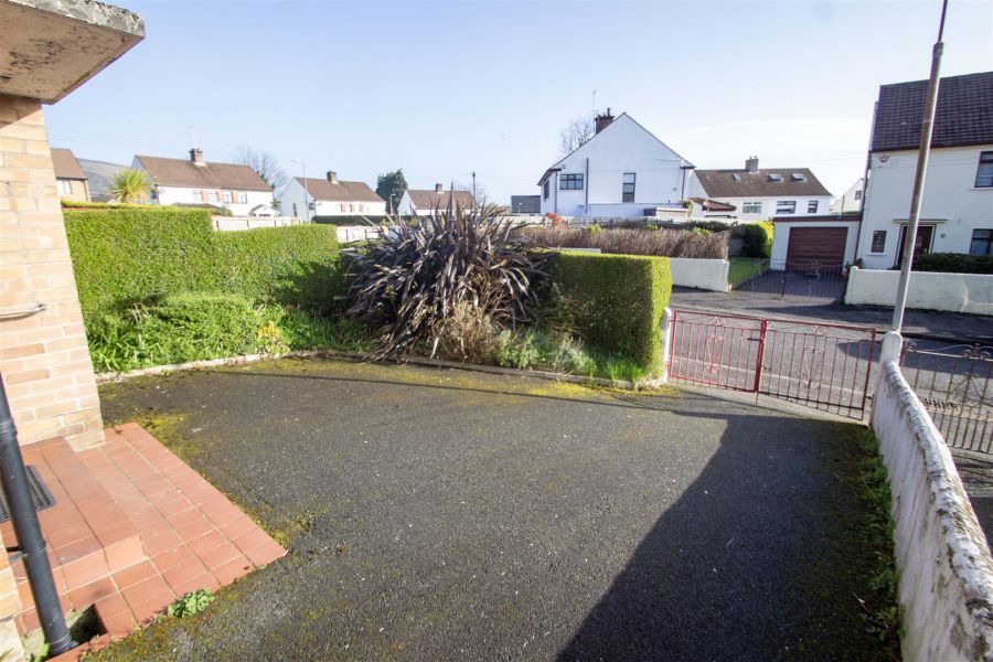 5 Riverdale Park West