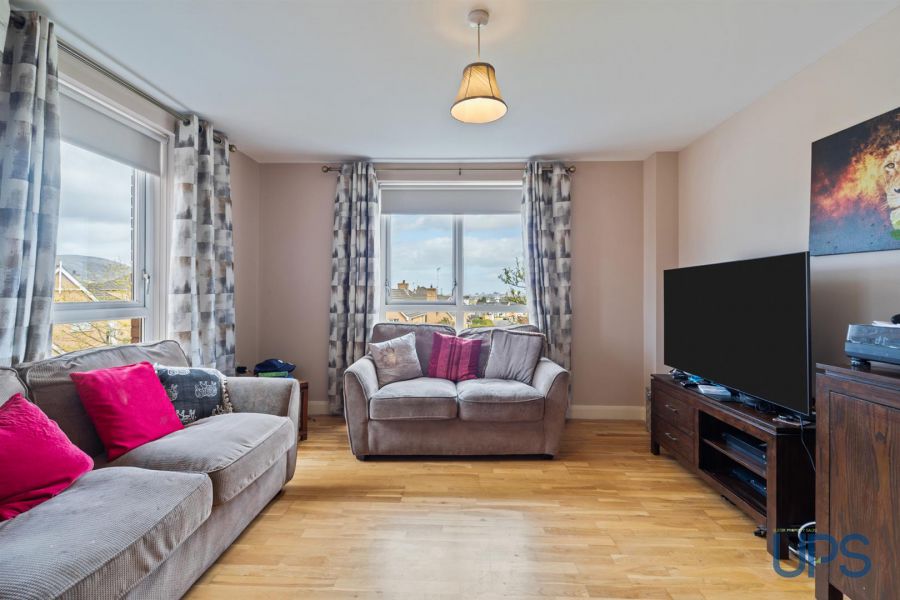 Apartment 5, 1C Mayfield Square