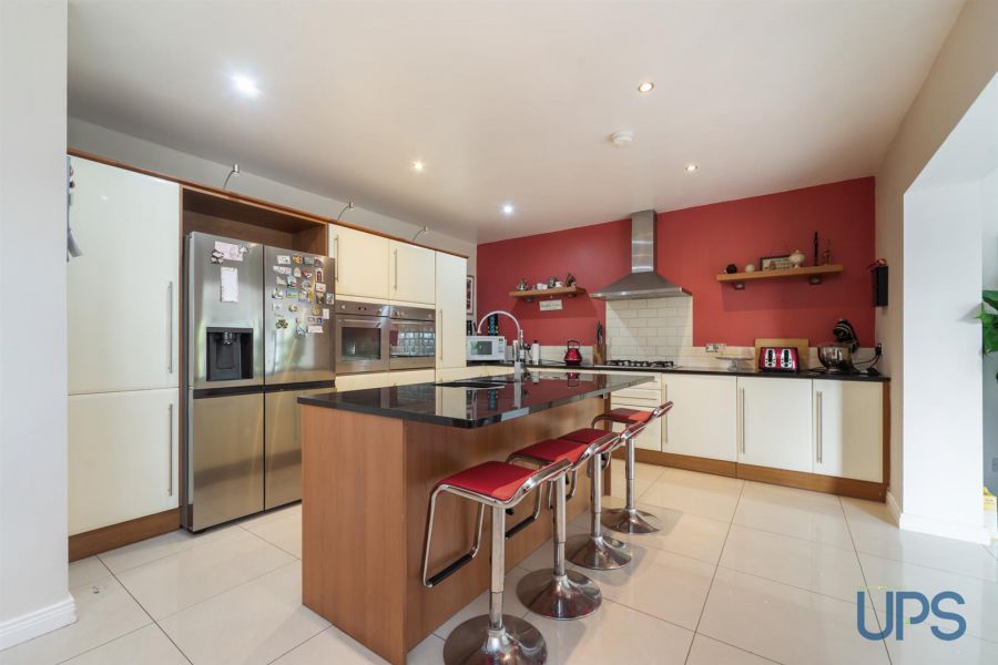 Detached Family Home With Annex 47A Chapel Road