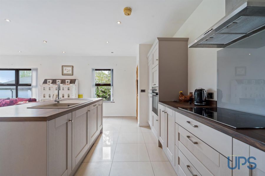 Detached Family Home With Annex 47A Chapel Road