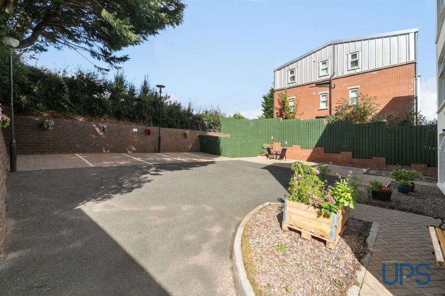 Apt 10, Pinetree Court 157 Glen Road