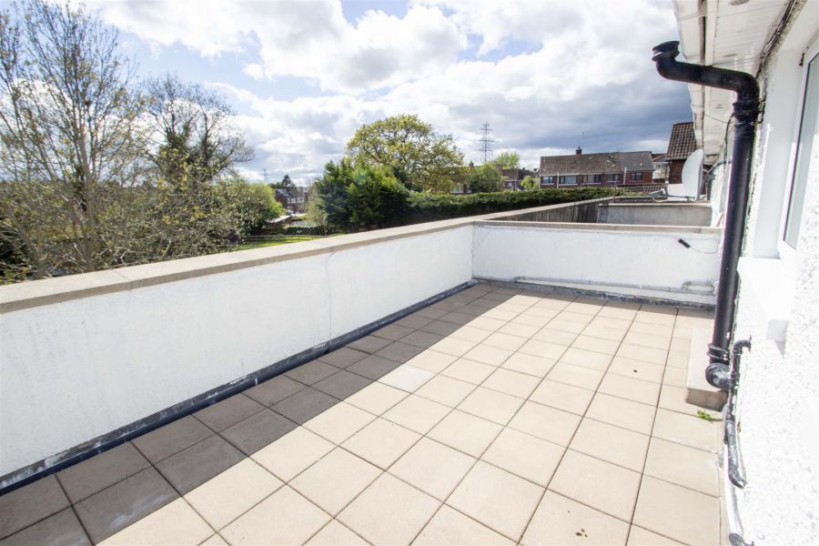 Apt 12 Trench Park