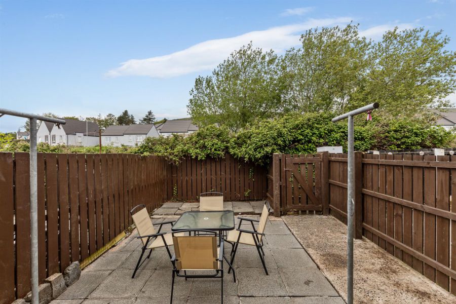 25 Aitnamona Crescent