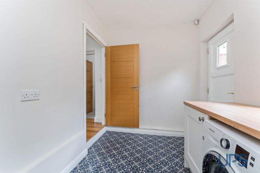 4 Mount Eagles Grove