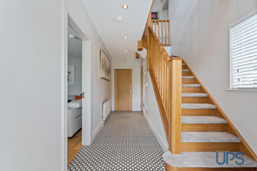 4 Mount Eagles Grove