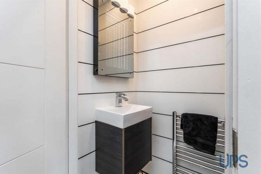 4 Mount Eagles Grove