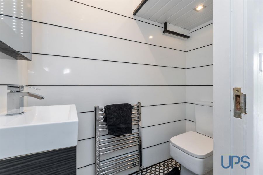 4 Mount Eagles Grove