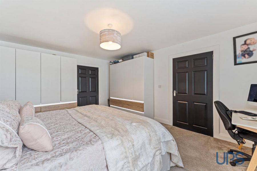 4 Mount Eagles Grove