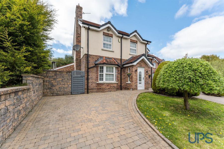 4 Mount Eagles Grove