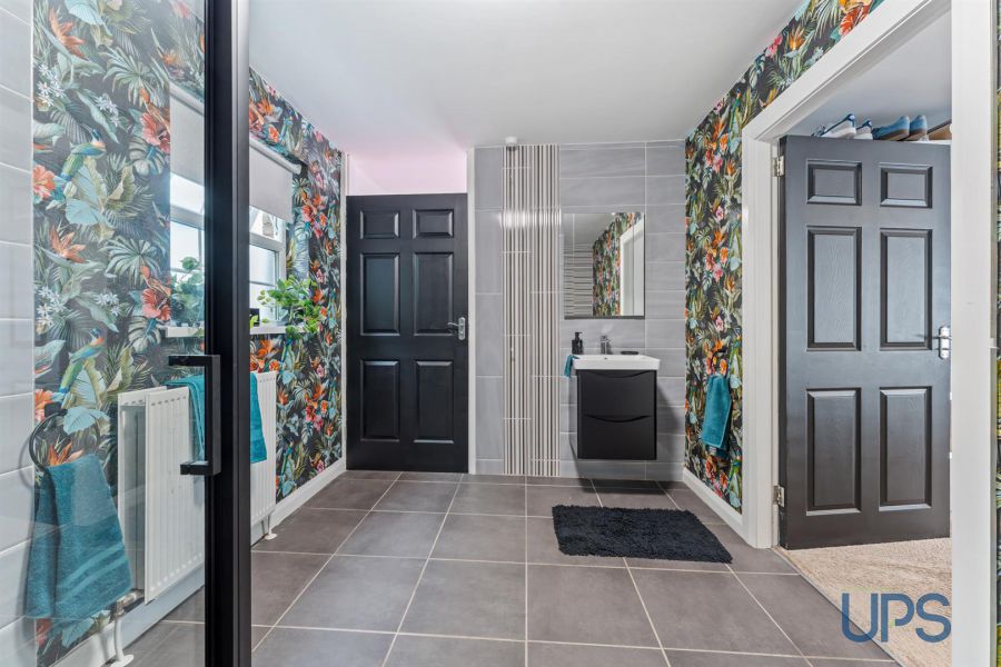 4 Mount Eagles Grove