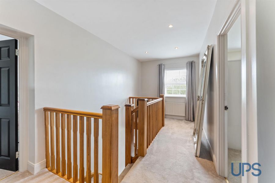 4 Mount Eagles Grove