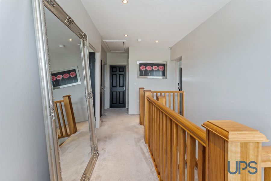 4 Mount Eagles Grove