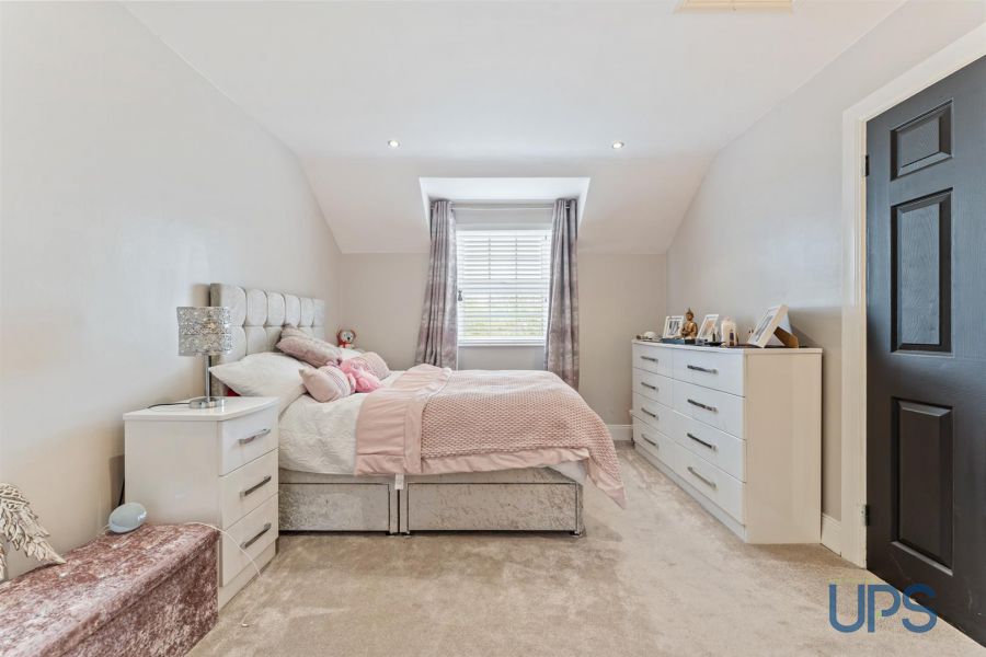 4 Mount Eagles Grove