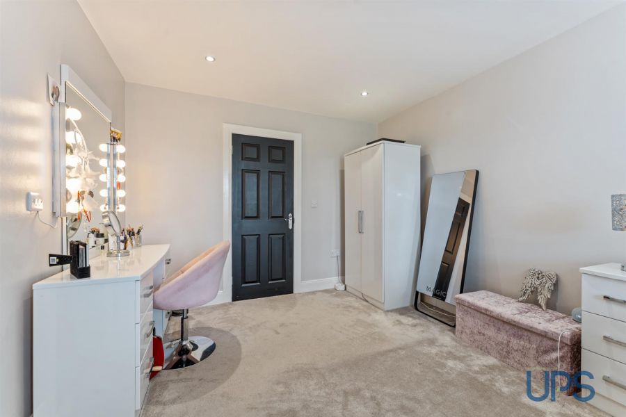 4 Mount Eagles Grove