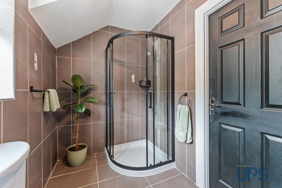 4 Mount Eagles Grove