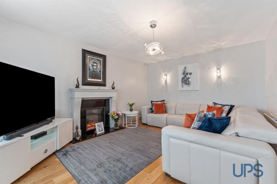 4 Mount Eagles Grove